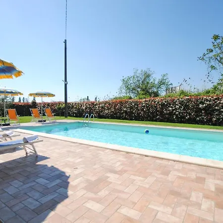 2 Bedroom Beautiful In Holiday home *